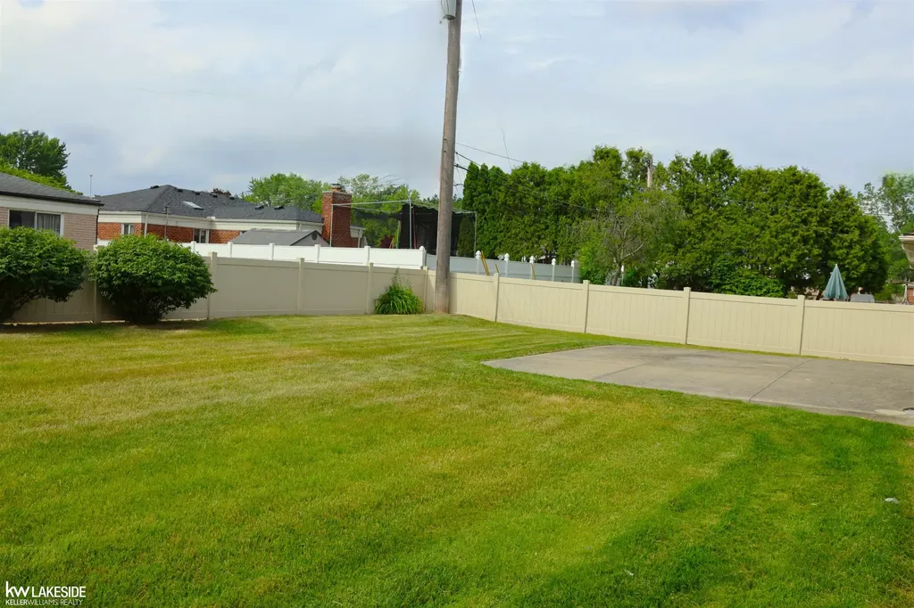 13339 Roxbury Drive Sterling Heights City MI 48312