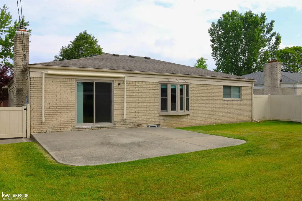 13339 Roxbury Drive Sterling Heights City MI 48312