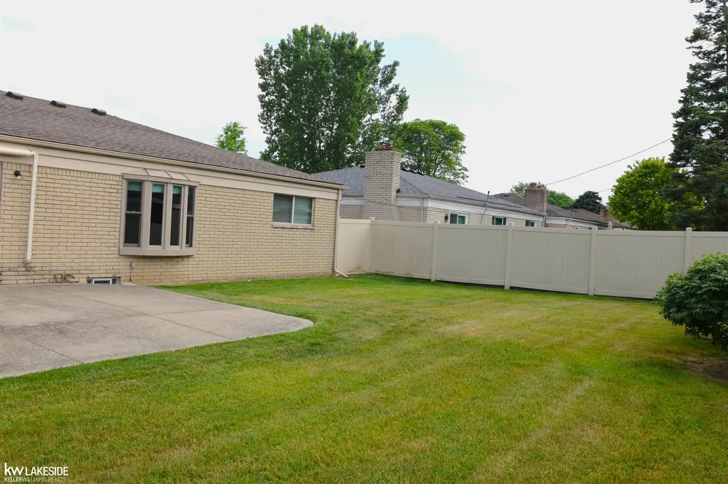 13339 Roxbury Drive Sterling Heights City MI 48312
