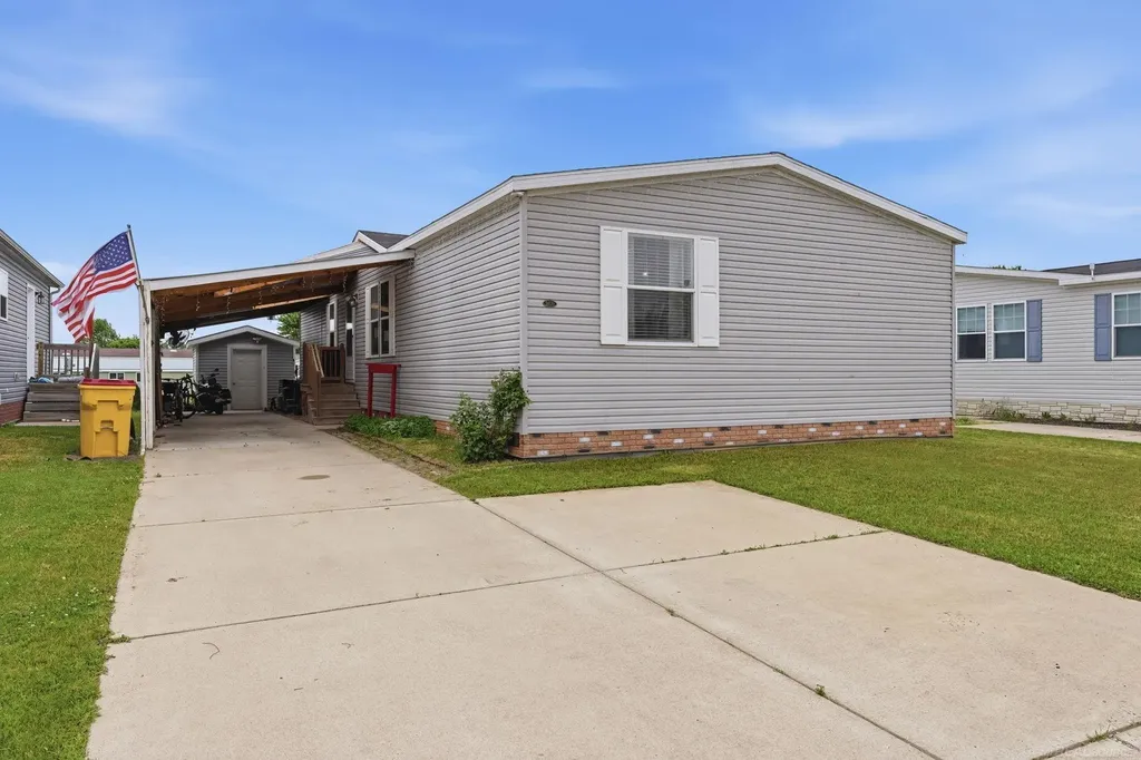 58520 Brookside Drive Lenox Township MI 48048
