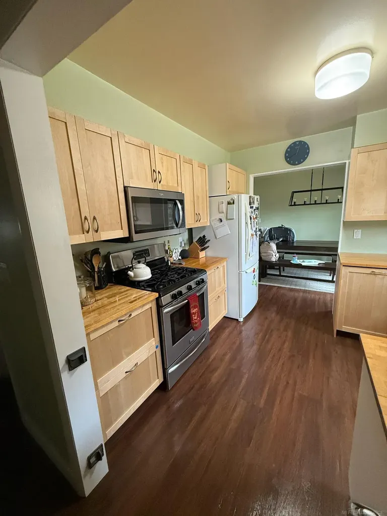8549 Oakside Street Portage City MI 49002