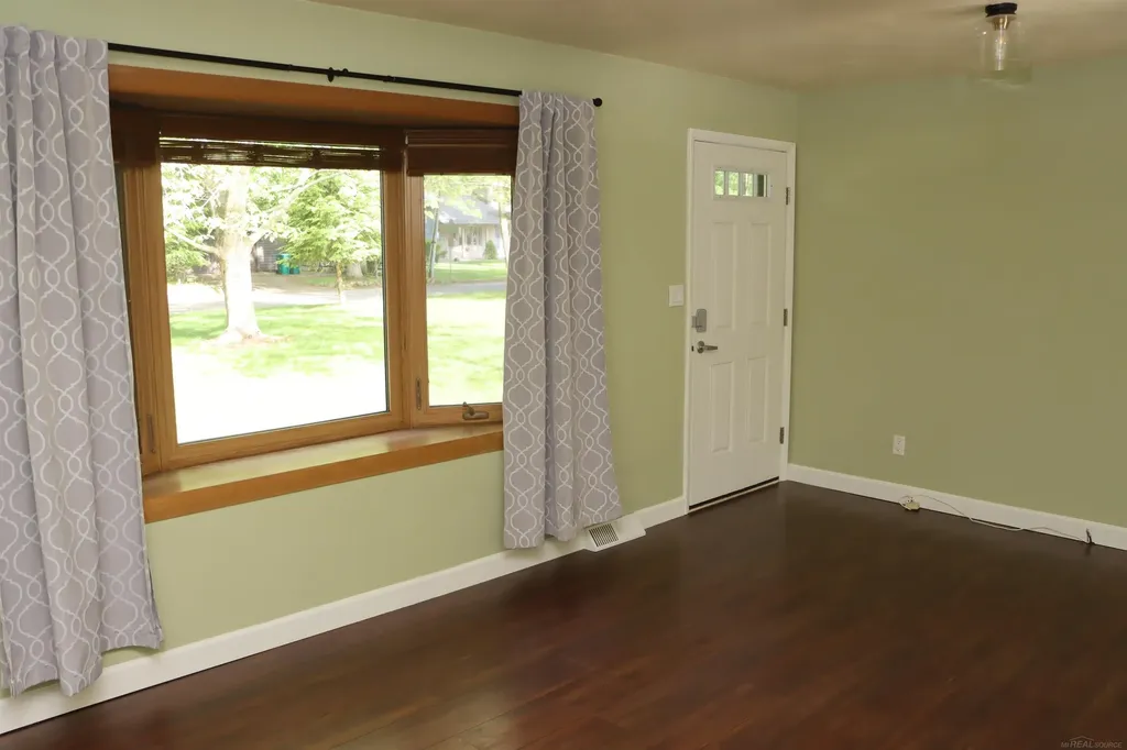 8549 Oakside Street Portage City MI 49002