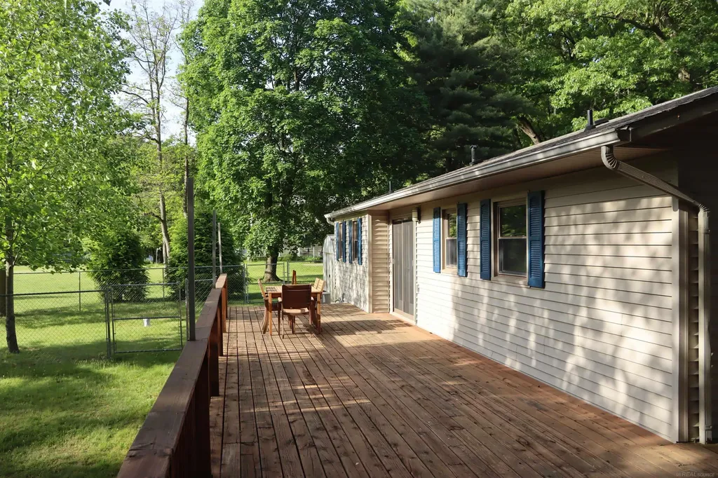 8549 Oakside Street Portage City MI 49002