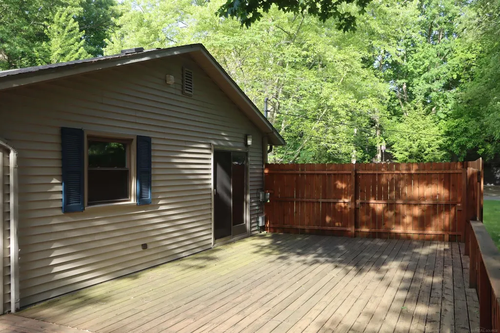 8549 Oakside Street Portage City MI 49002