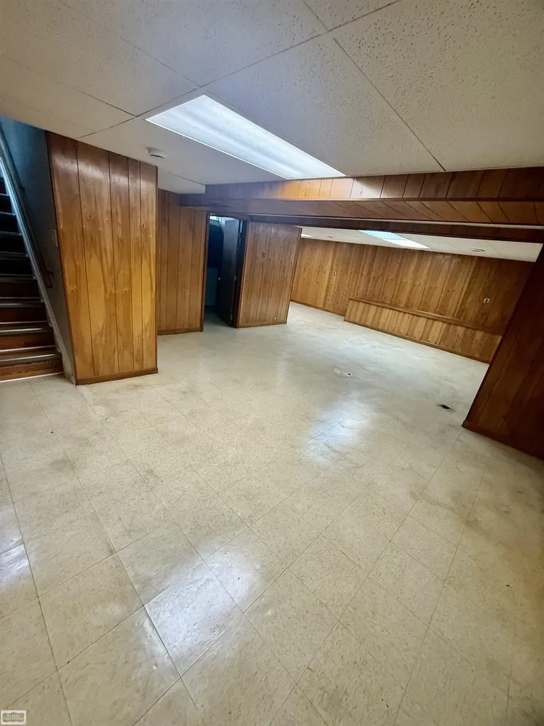 26093 La Salle Ct. Street Roseville City MI 48066