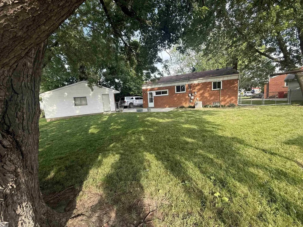 26093 La Salle Ct. Street Roseville City MI 48066