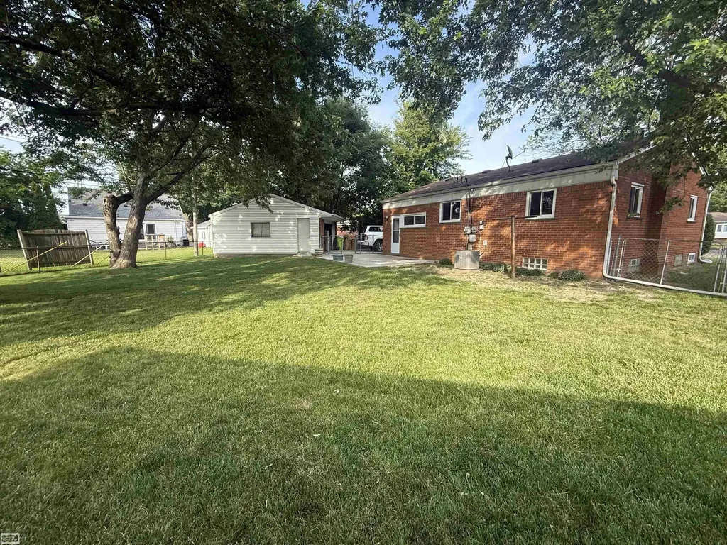 26093 La Salle Ct. Street Roseville City MI 48066