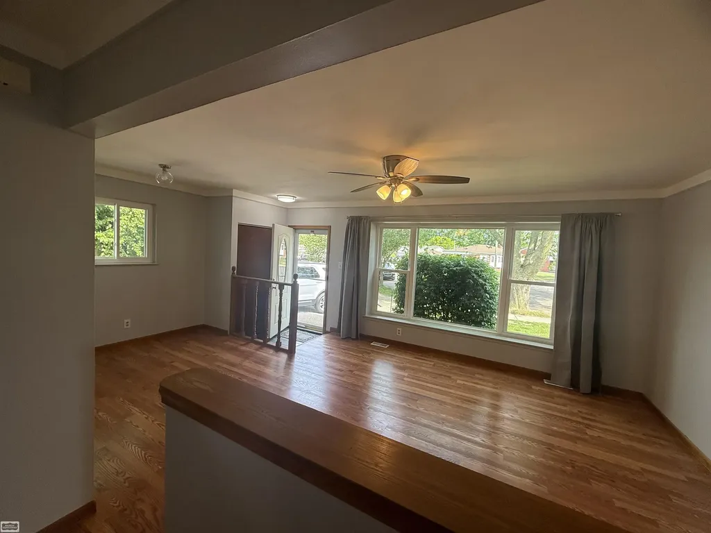 26093 La Salle Ct. Street Roseville City MI 48066