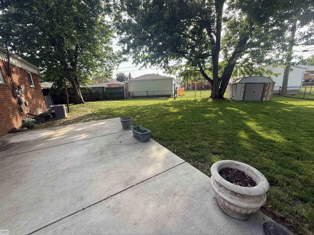 26093 La Salle Ct. Street Roseville City MI 48066