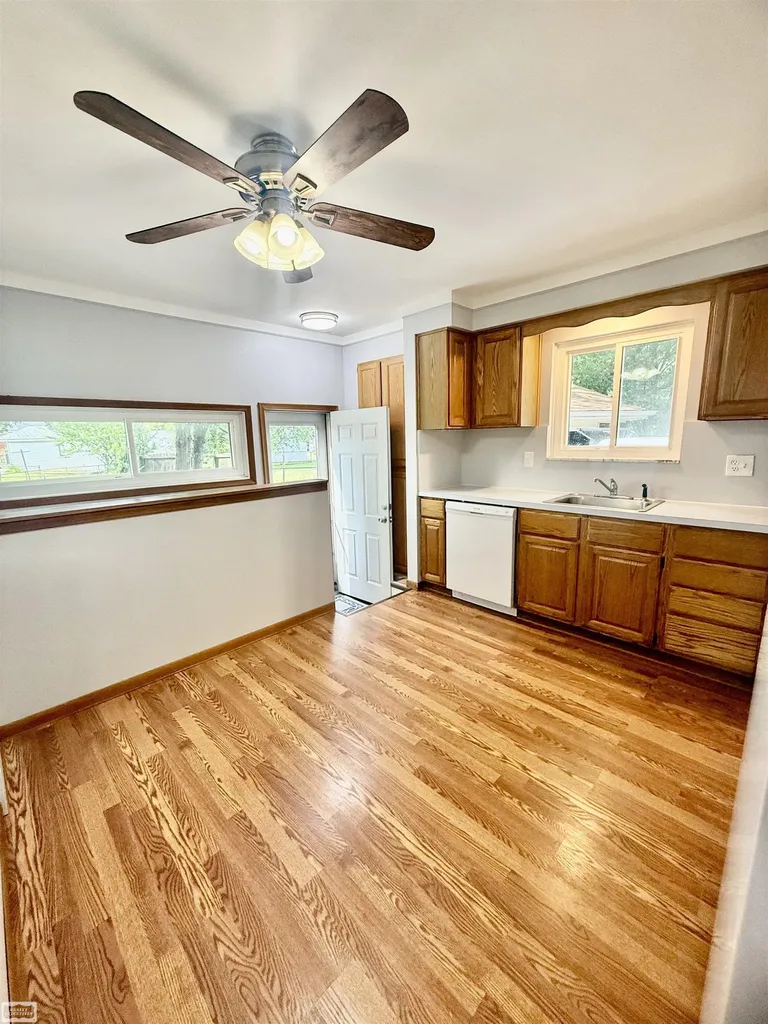 26093 La Salle Ct. Street Roseville City MI 48066