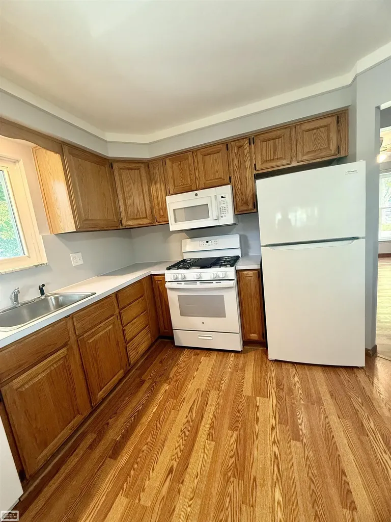 26093 La Salle Ct. Street Roseville City MI 48066