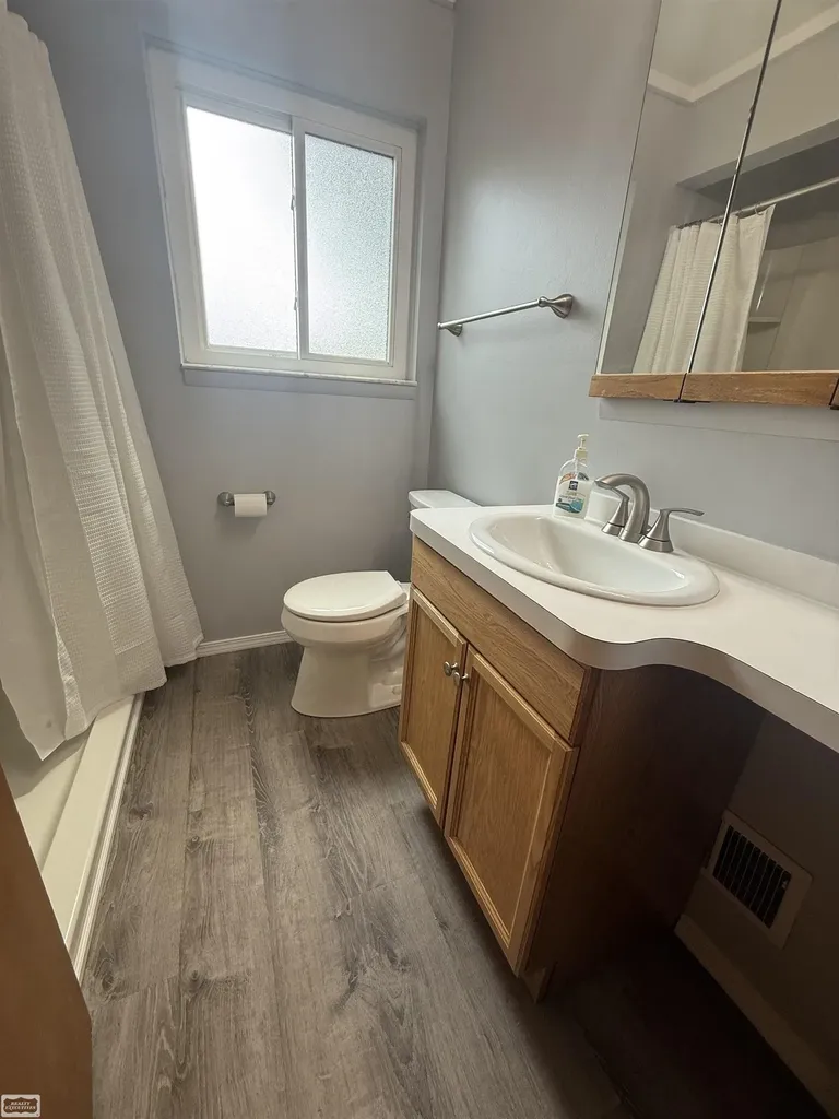 26093 La Salle Ct. Street Roseville City MI 48066