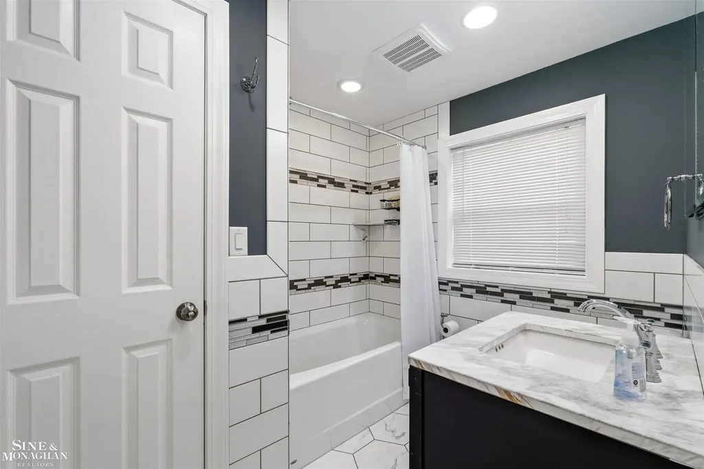 474 Touraine Road Grosse Pointe Farms City MI 48236