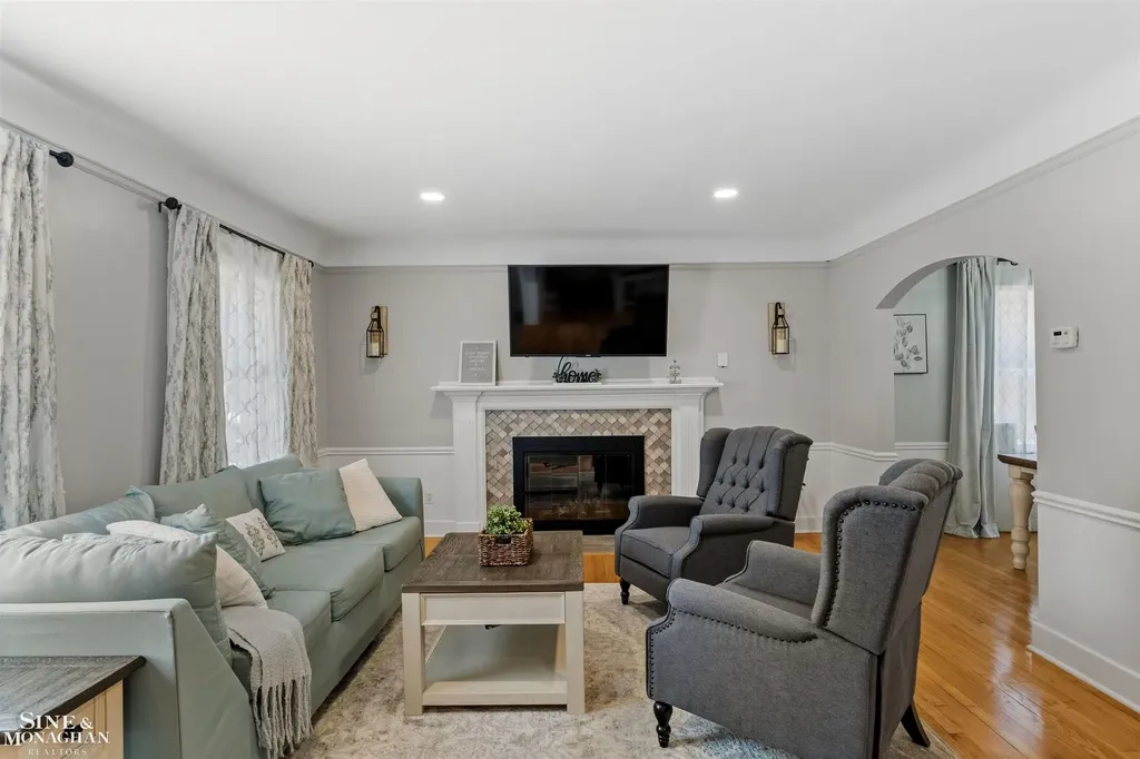 474 Touraine Road Grosse Pointe Farms City MI 48236