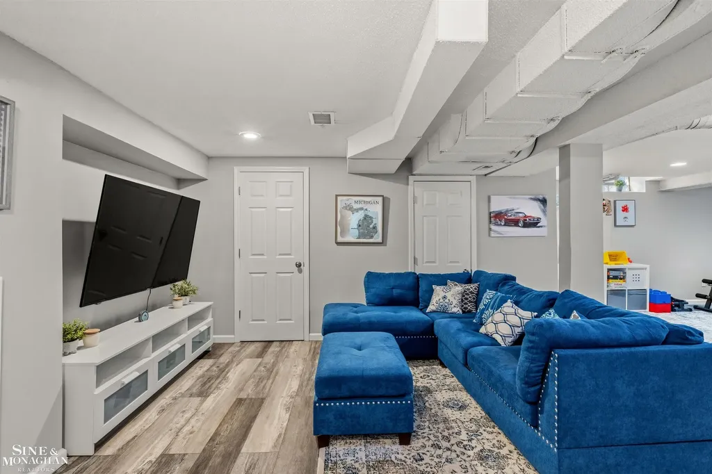 474 Touraine Road Grosse Pointe Farms City MI 48236