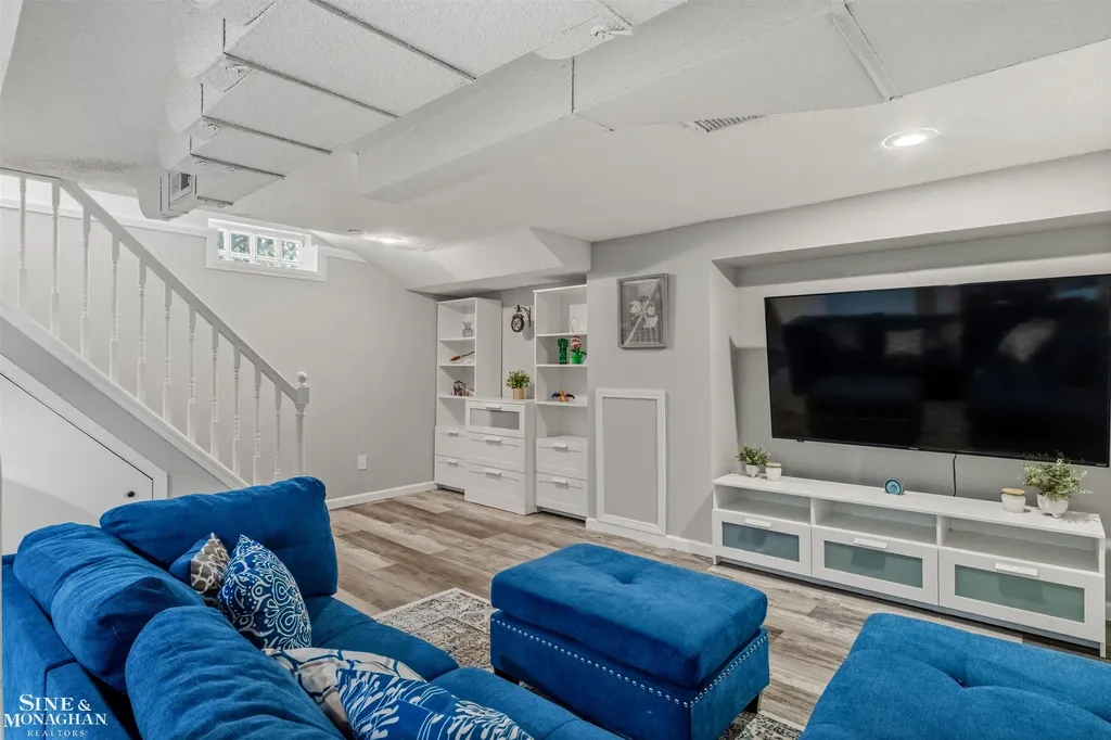 474 Touraine Road Grosse Pointe Farms City MI 48236
