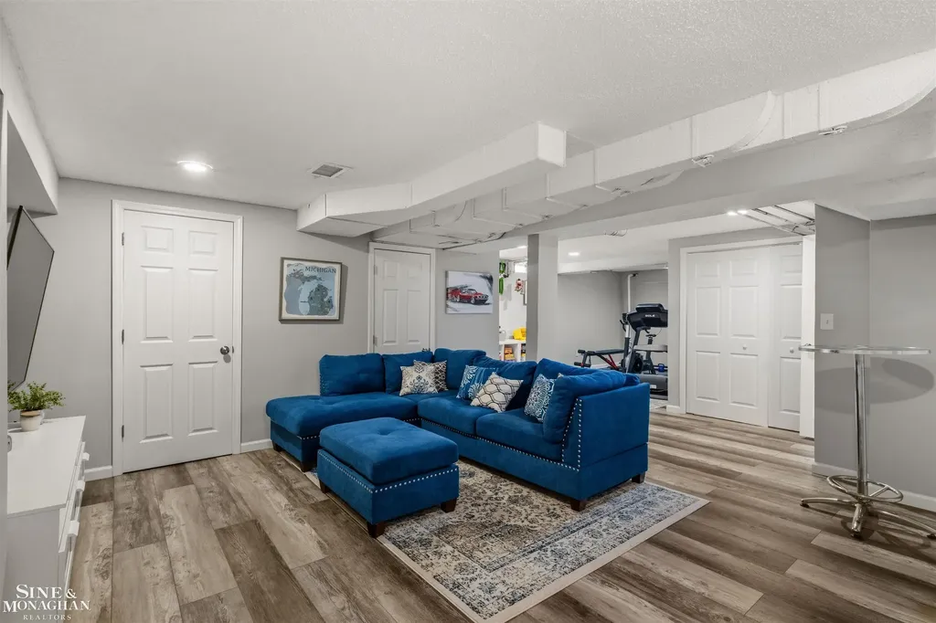 474 Touraine Road Grosse Pointe Farms City MI 48236