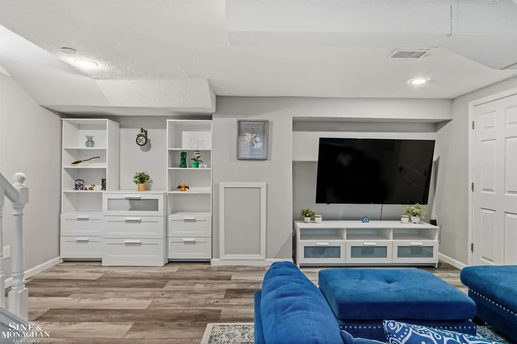 474 Touraine Road Grosse Pointe Farms City MI 48236