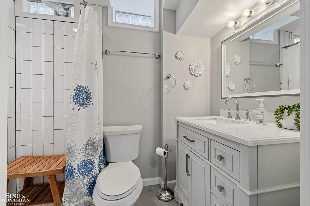 474 Touraine Road Grosse Pointe Farms City MI 48236