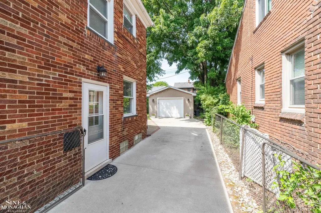 474 Touraine Road Grosse Pointe Farms City MI 48236