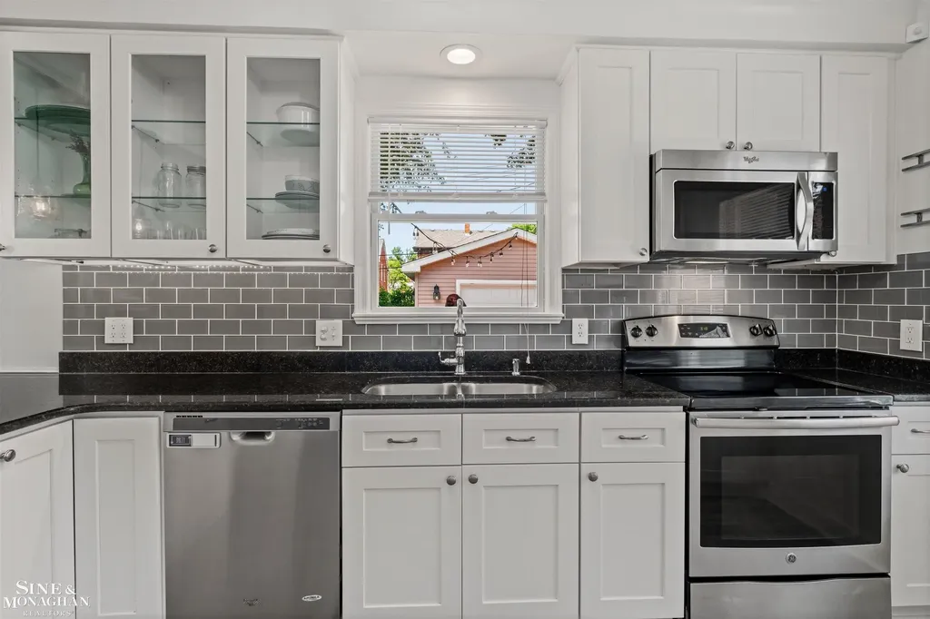 474 Touraine Road Grosse Pointe Farms City MI 48236