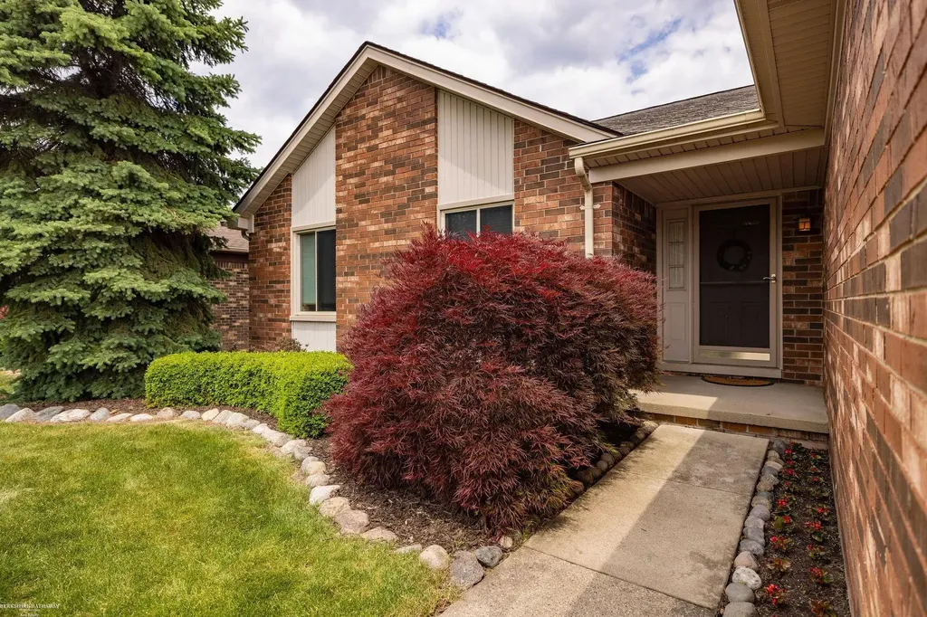 15589 Winter Park Drive Macomb Township MI 48044