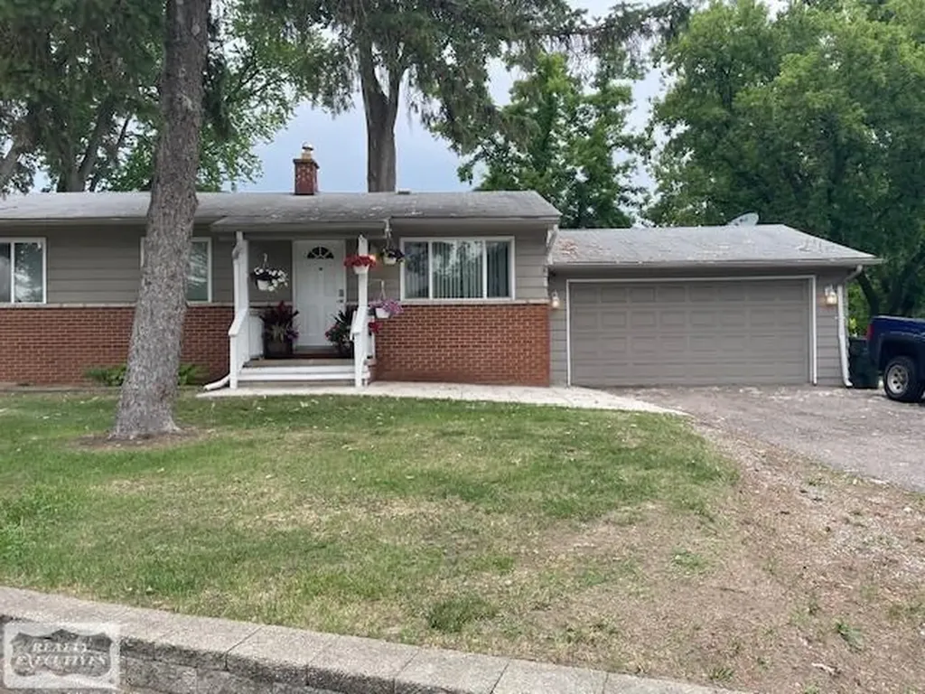 2661 W Utica Road Utica City MI 48317