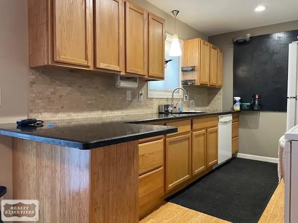 2661 W Utica Road Utica City MI 48317