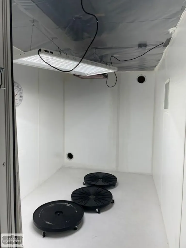 2661 W Utica Road Utica City MI 48317