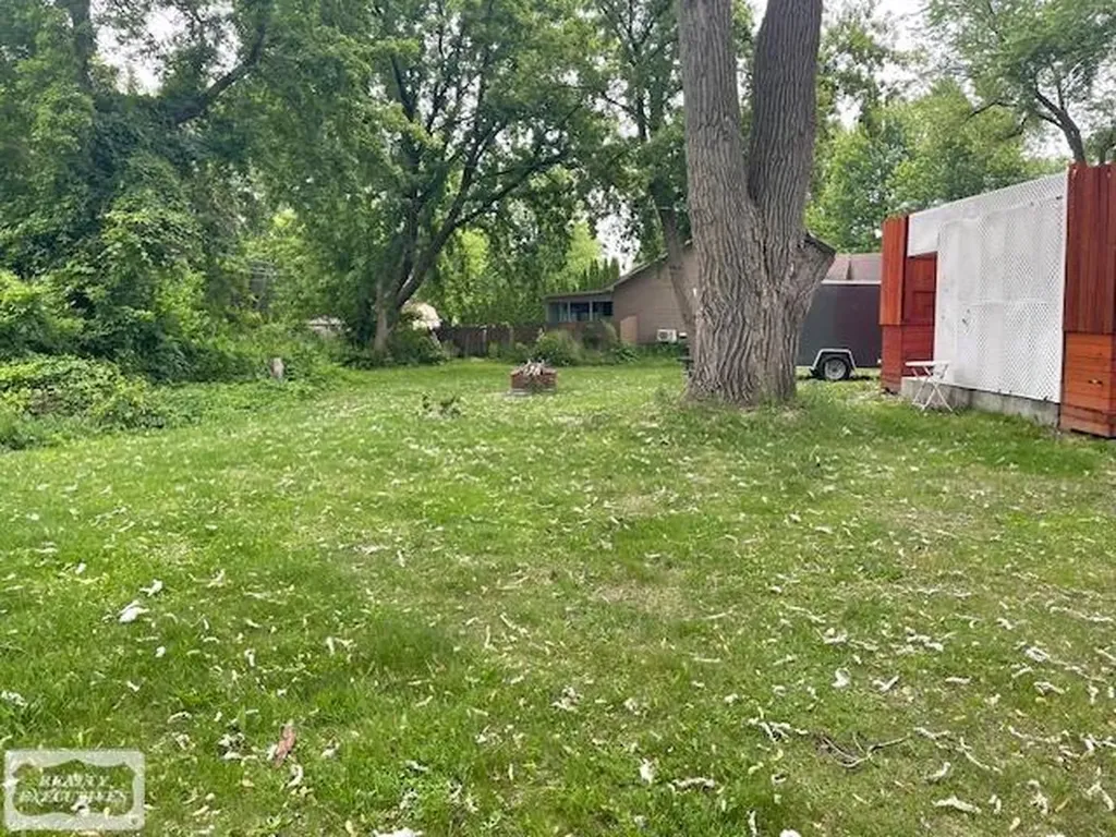 2661 W Utica Road Utica City MI 48317