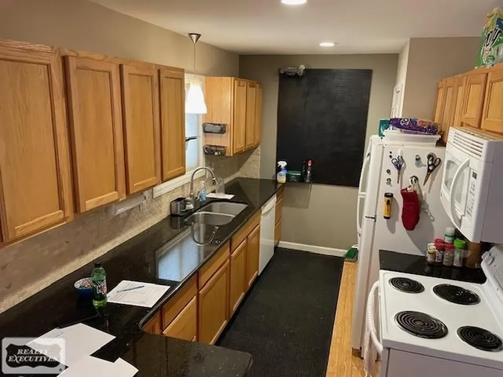 2661 W Utica Road Utica City MI 48317