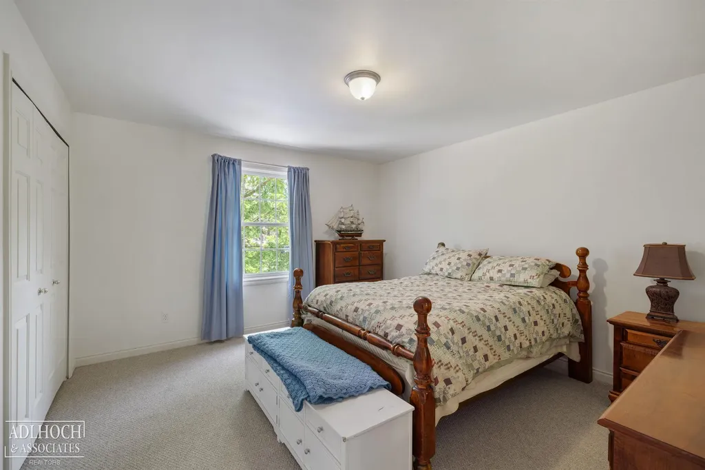 758 Middlesex Road Grosse Pointe Park City MI 48230