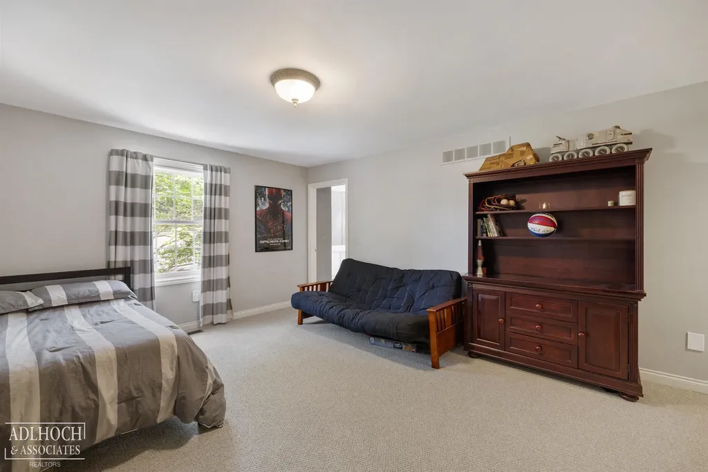758 Middlesex Road Grosse Pointe Park City MI 48230