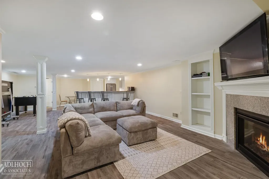 758 Middlesex Road Grosse Pointe Park City MI 48230