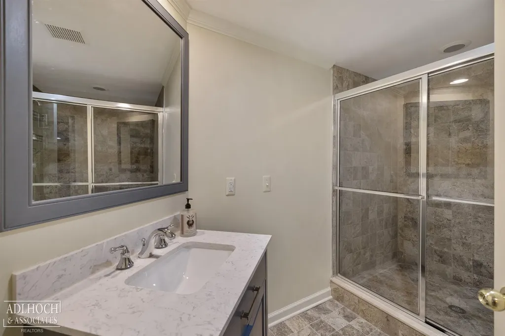 758 Middlesex Road Grosse Pointe Park City MI 48230