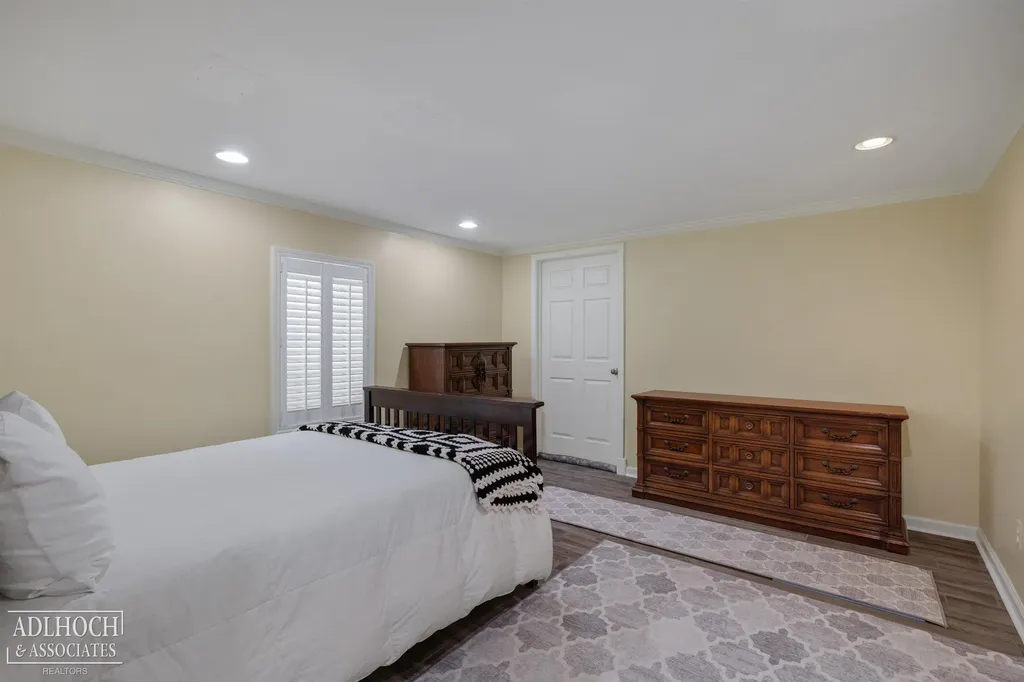 758 Middlesex Road Grosse Pointe Park City MI 48230