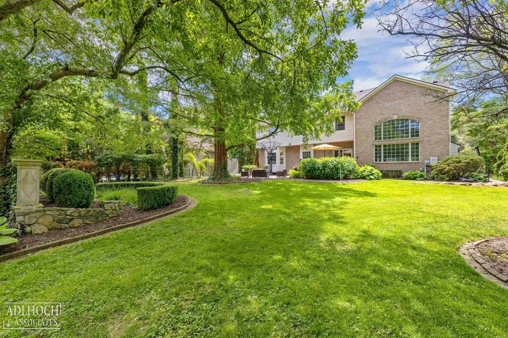 758 Middlesex Road Grosse Pointe Park City MI 48230