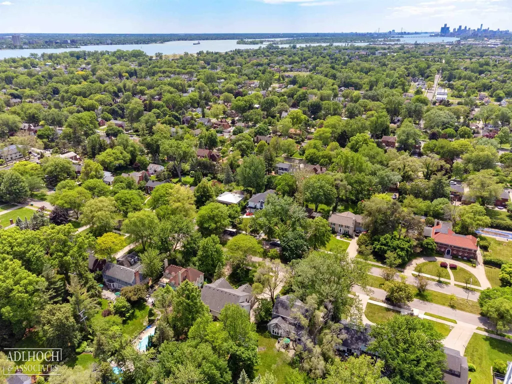 758 Middlesex Road Grosse Pointe Park City MI 48230