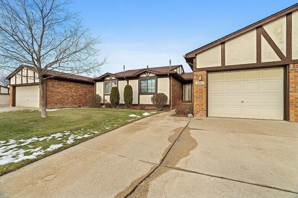 5441 Stanford Court Warren City MI 48091