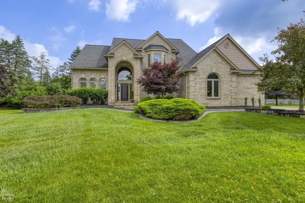 22297 Hazelton Ct Court Novi City MI 48374