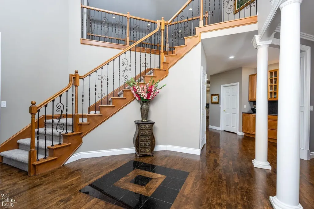 22297 Hazelton Ct Court Novi City MI 48374
