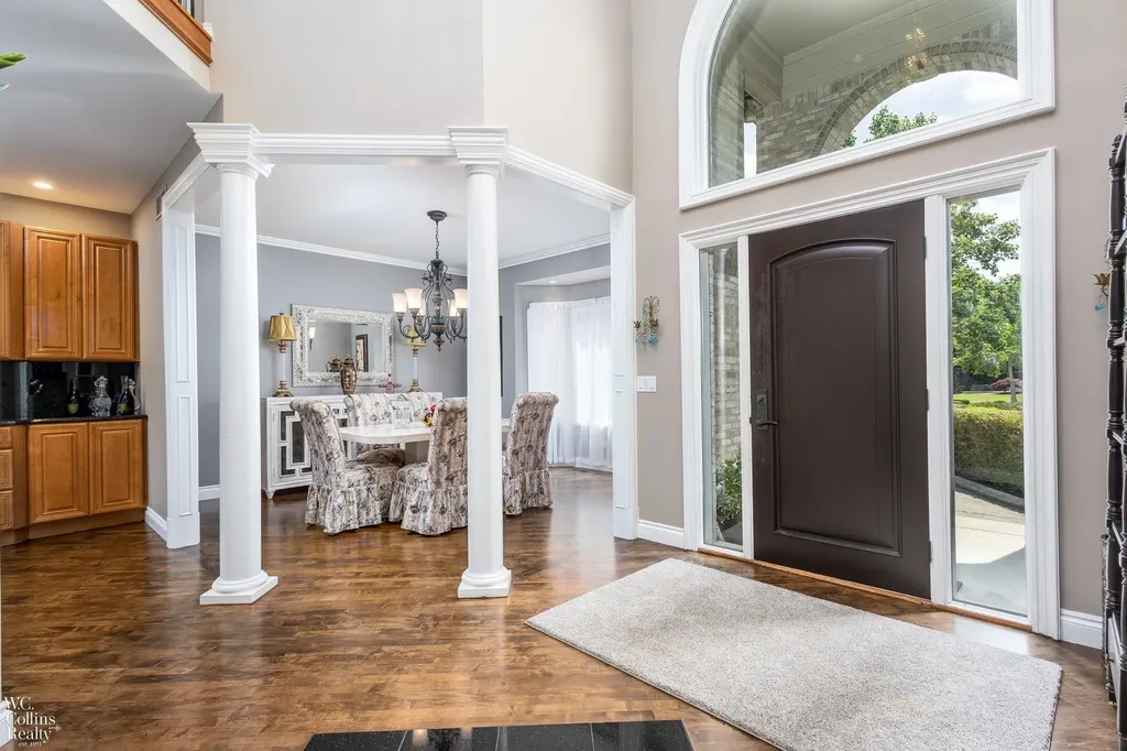 22297 Hazelton Ct Court Novi City MI 48374