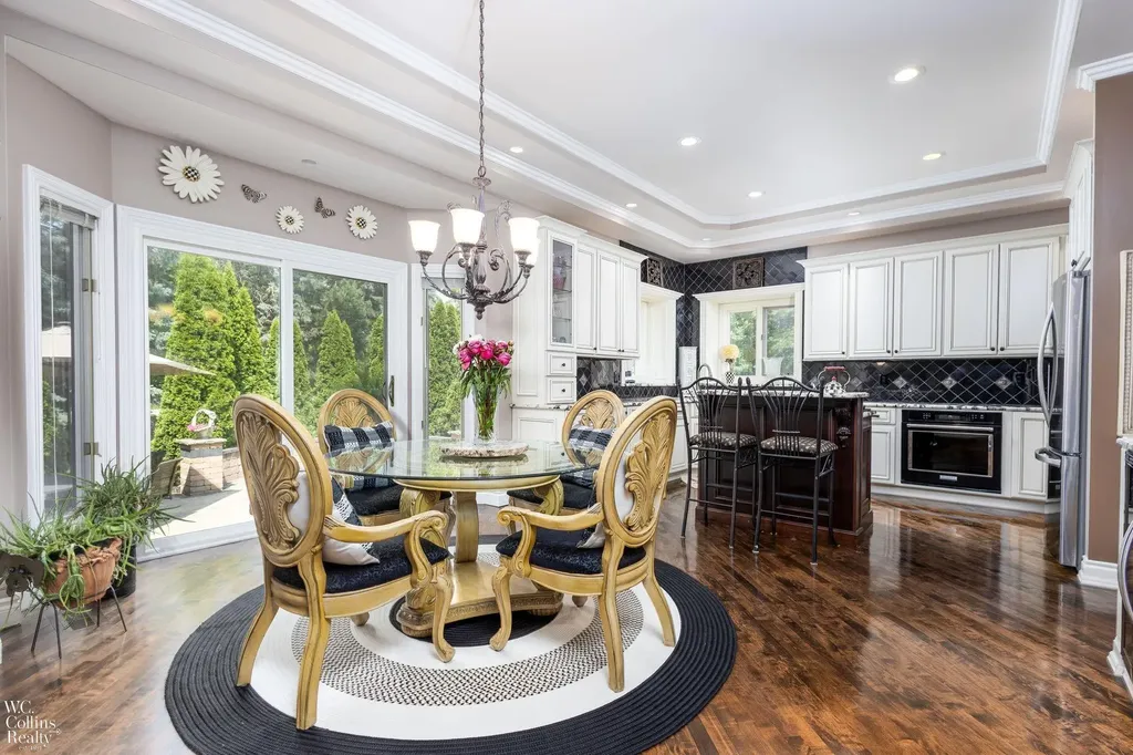 22297 Hazelton Ct Court Novi City MI 48374