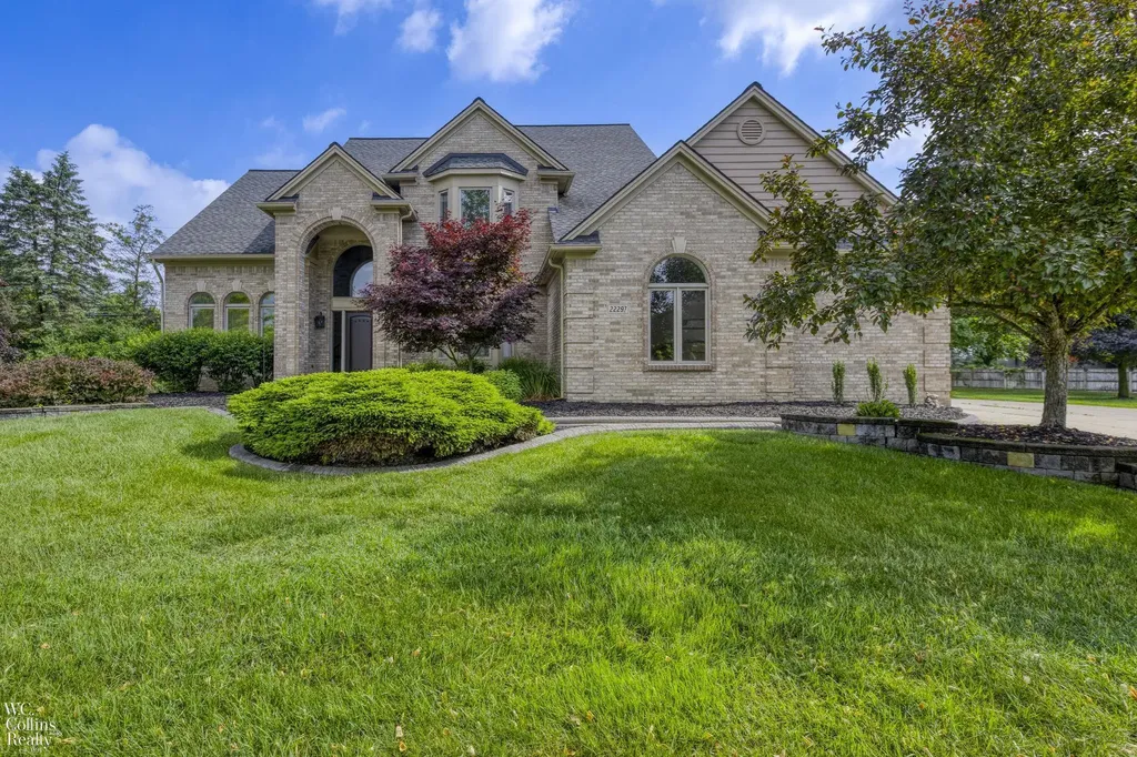 22297 Hazelton Ct Court Novi City MI 48374