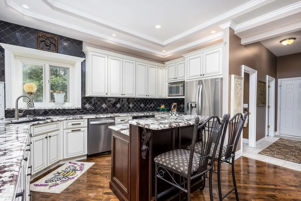 22297 Hazelton Ct Court Novi City MI 48374