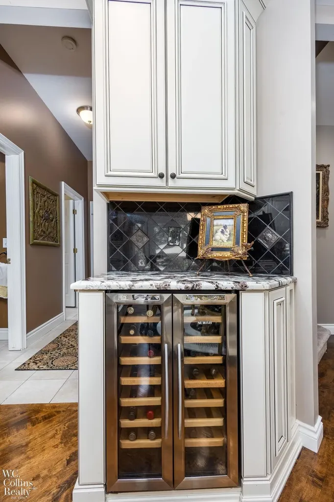 22297 Hazelton Ct Court Novi City MI 48374