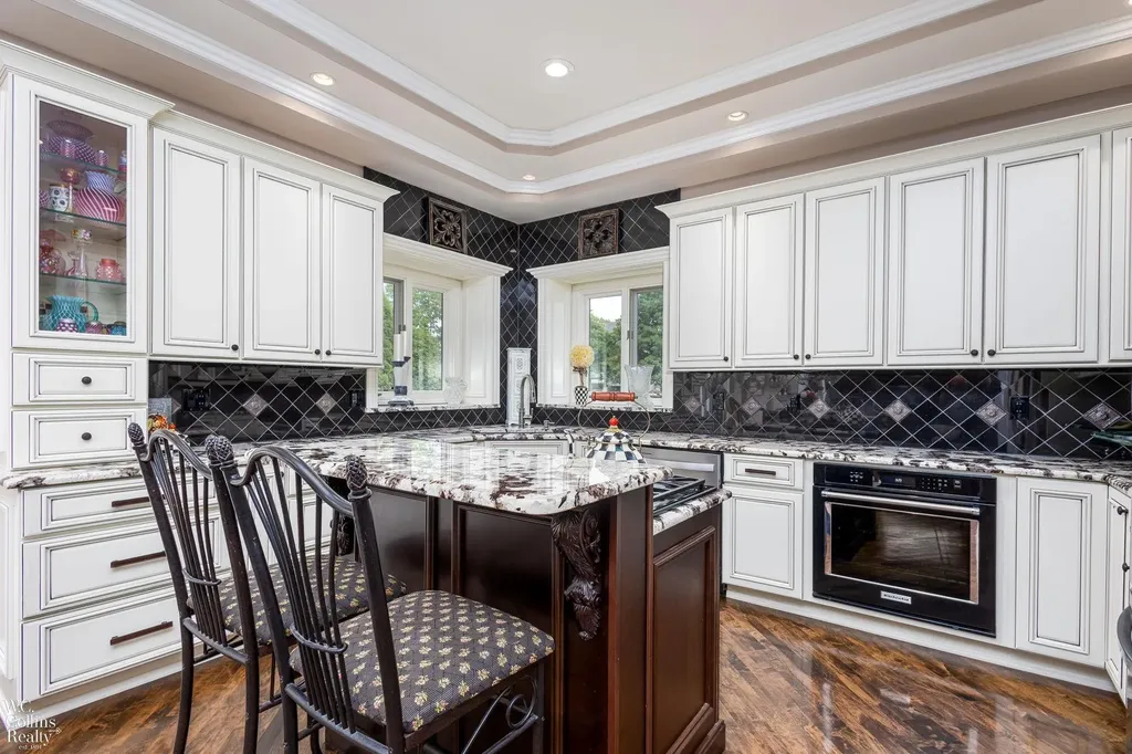 22297 Hazelton Ct Court Novi City MI 48374