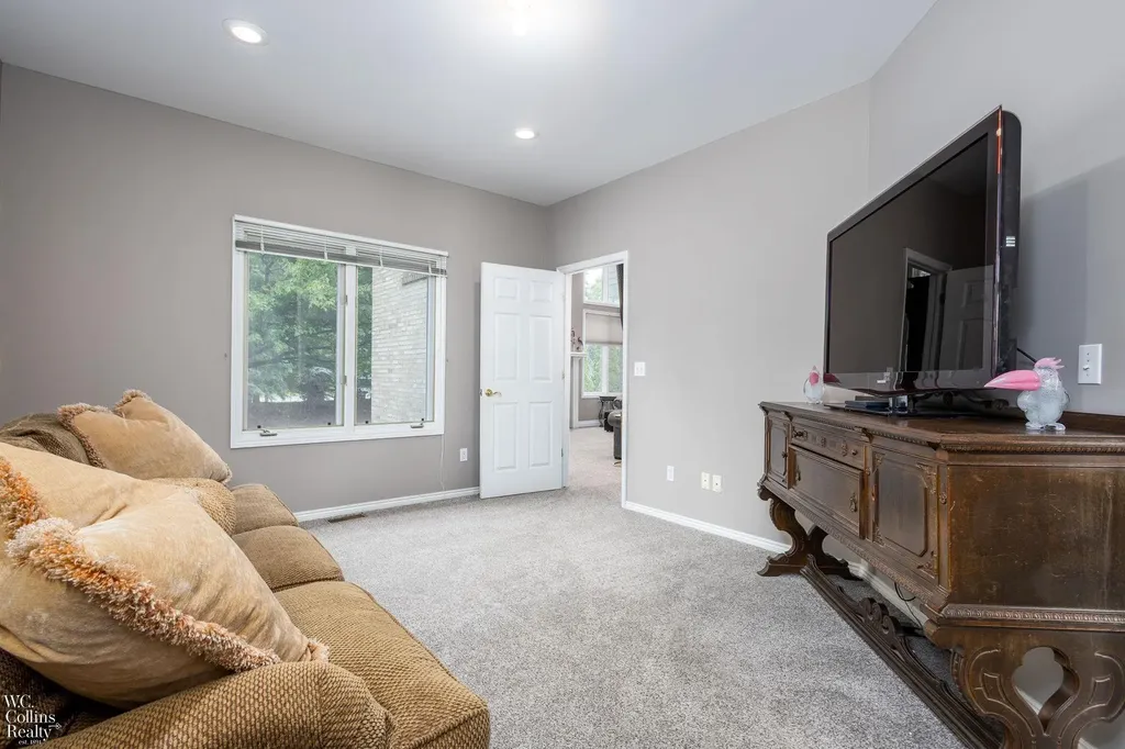 22297 Hazelton Ct Court Novi City MI 48374