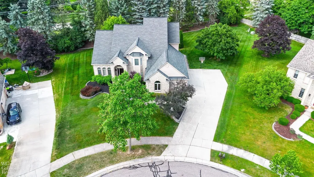 22297 Hazelton Ct Court Novi City MI 48374