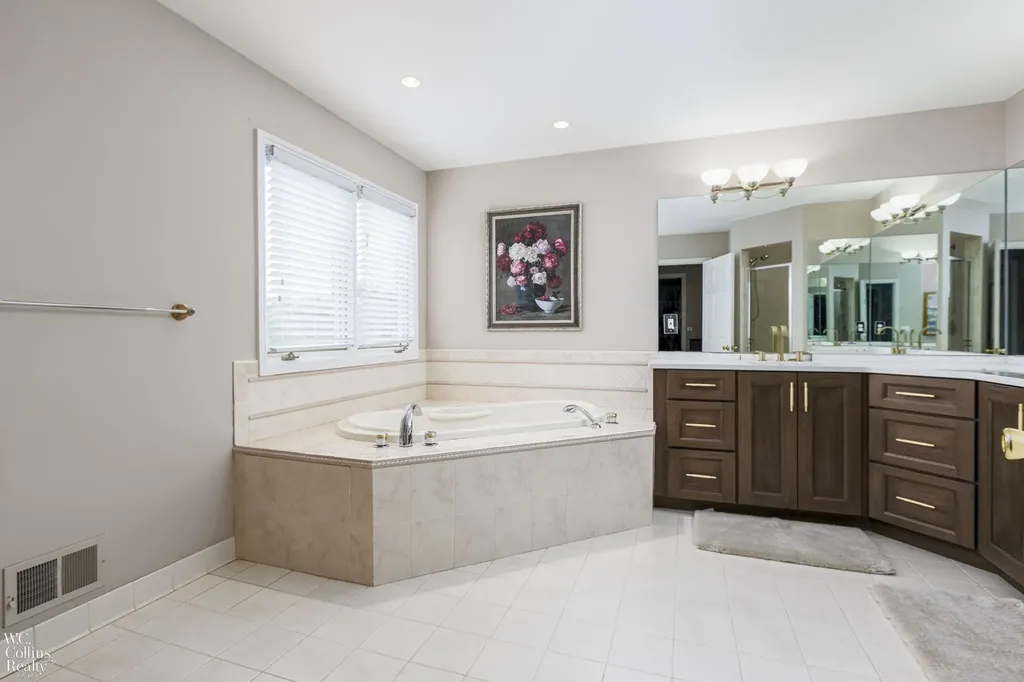 22297 Hazelton Ct Court Novi City MI 48374